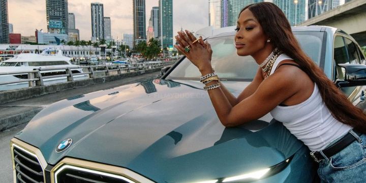 Naomi Campbell her new cae BMW
