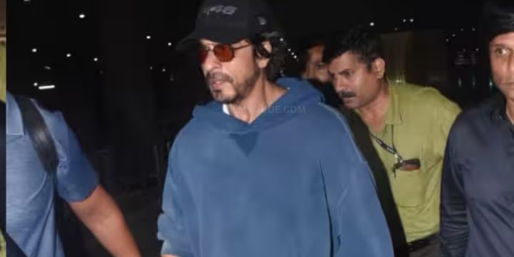 Shah Rukh Khan Spotted at Airport